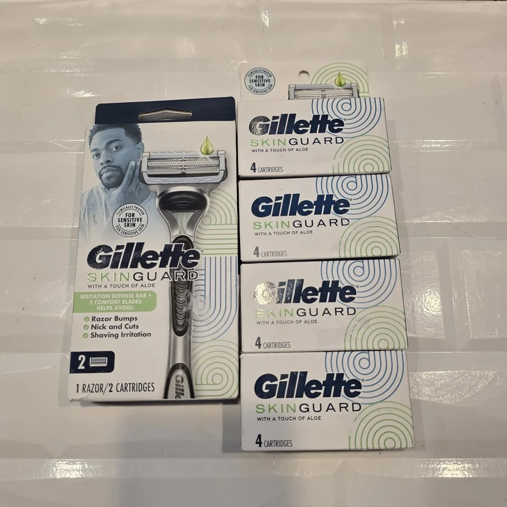 Gillette SkinGuard Razor For Sensitive Skin 1 Razor/ 18 Cartridges Included NEW